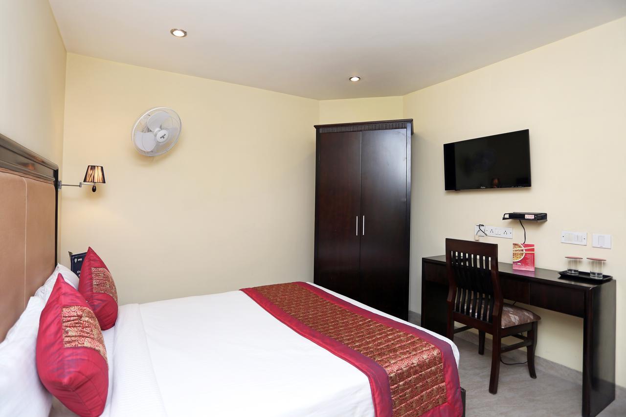 Oyo 714 Hotel De Plaza New Delhi Buitenkant foto